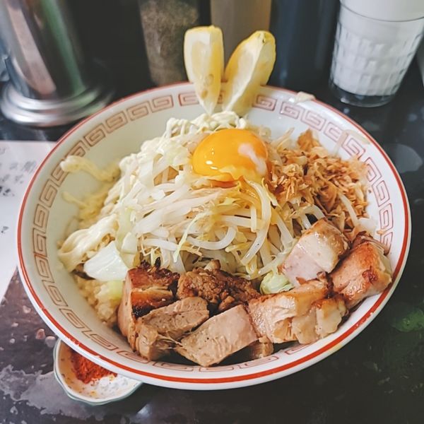 「塩汁なし麺半分ニンニクショウガマヨビームカットレモン」@自家製麺 まさき（非乳化） 2号店の写真
