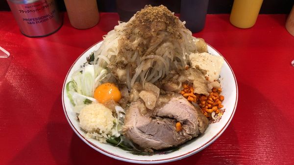 「まぜそばミニ、全マシ」@ラーメン鷹の目 北千住店の写真
