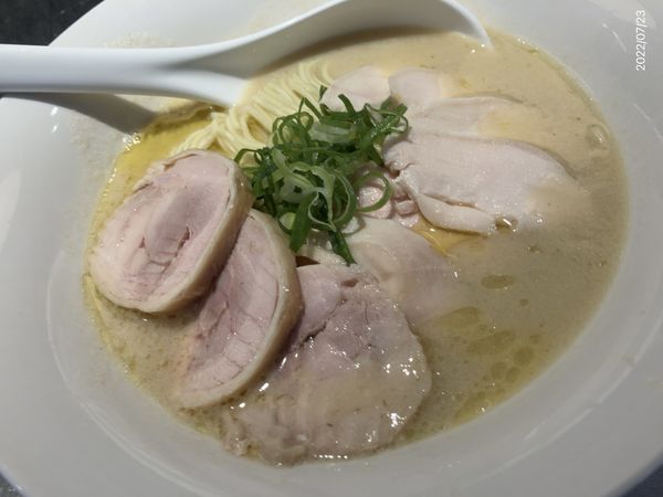 「らぁ麺(塩)」@らぁ麺 鶏と鳴く。の写真