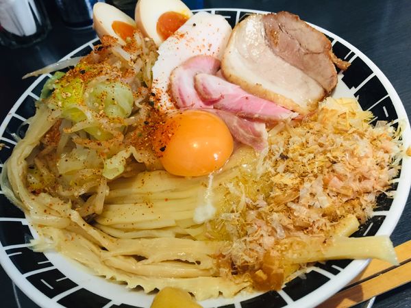 「【きまぐれ限定】特製冷やしまぜそば【1150円】」@つけ麺 中華そば アンタイNOODLESの写真