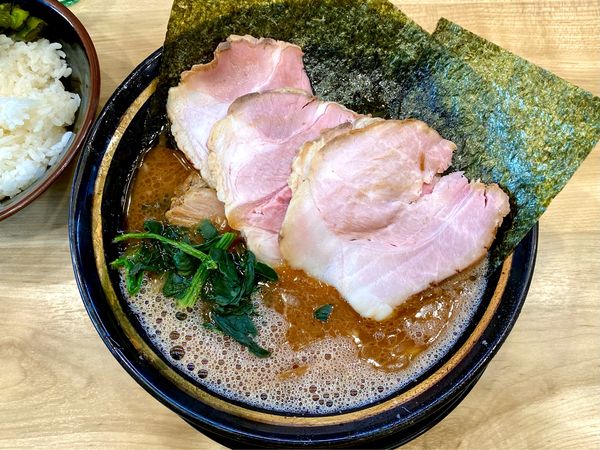 「裏むさチャーシュー モモ」@横浜ラーメン 裏武蔵家 西千葉本店の写真