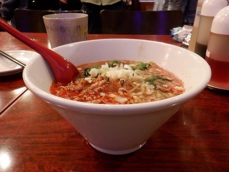 「赤担々麺」@餃子の安亭 新宿店の写真