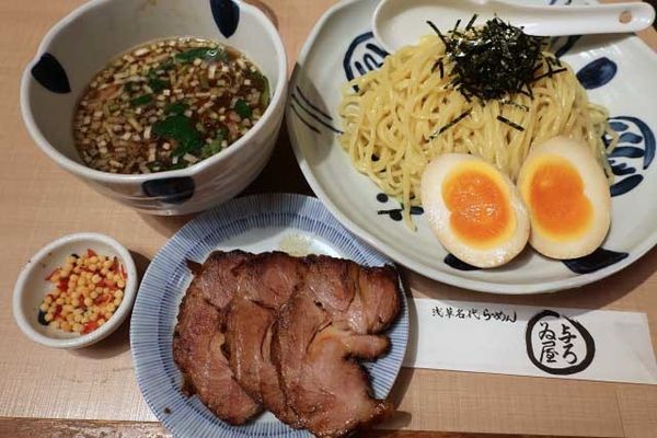 「ちゃーしゅう付ざるらーめん　1,100円＋縁たま　150円」@与ろゐ屋の写真