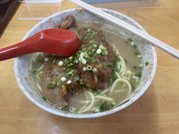 「ソーキそば中」@明石食堂の写真