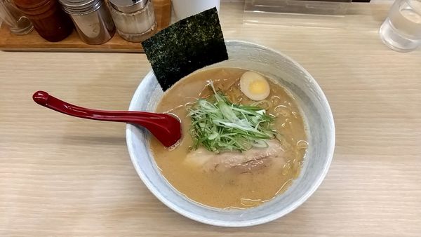 「とん醤油らーめん」@てっちゃんの味源の写真