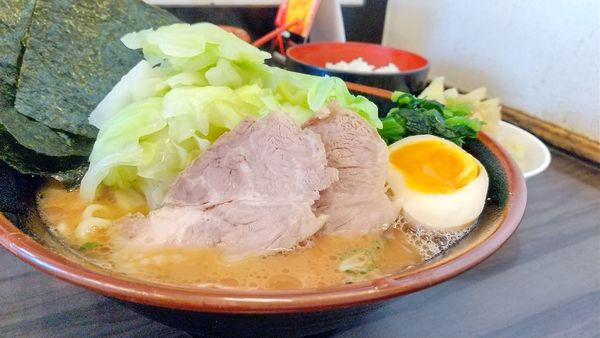 「#特製ラーメン #並盛 #880円 #キャべチャー #100円」@横浜家系らーめん 武術家の写真