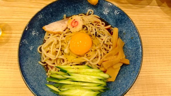 「冷やし中華＋生たまご」@らーめん 高尾の写真
