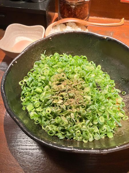 「汁なし坦々麺 2辛 ネギ盛り 温泉卵 半ライス 880円」@汁なし担担麺専門 キング軒 本通店の写真