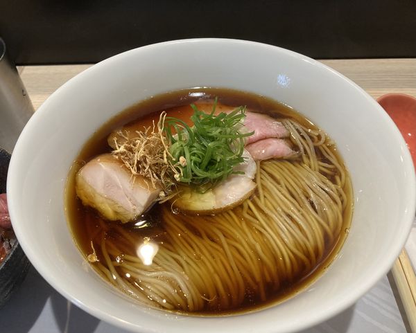 「熟成醤油そば 1100円 +信州和牛お肉ごはん竹 900円」@清湯醤油 ほし乃の写真