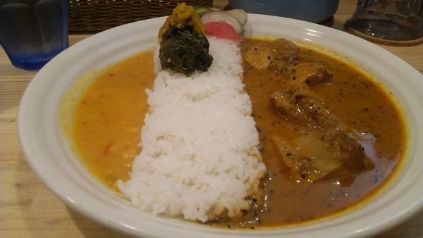 「チキンカレーセット 1050円（税抜？）」@カレー&オリエンタルバル 桃の実の写真