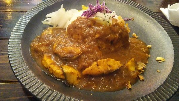 「フィッシュマサラカレー 900円＋玉ねぎアチャール 100円」@Spice Curry CAMPANELLAの写真