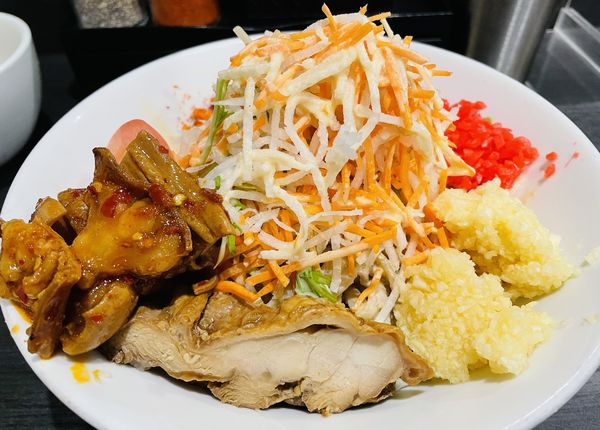 「冷やし中華2022 1,000円 辛ホルモン 250円」@ラーメンフクロウの写真