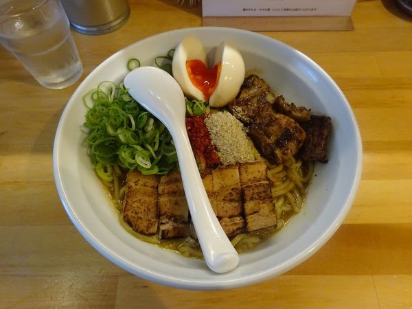 「カレーまぜそば(ホルモン入)」@LA-MEN Zenの写真