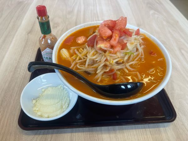 「濃厚トマトタンメン大盛り野菜増し＋唐揚げセットライス付」@埼玉タンメン 山田太郎 越谷谷中町店の写真