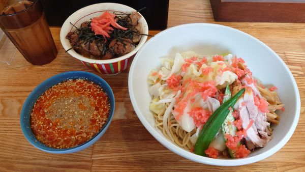 「【限定】冷やし辛つけそば 960円+豚ばらごはん 350円」@中華そば専門 とんちぼの写真