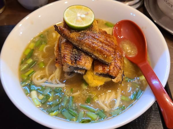 「うなぎの滋養そばと鮪漬け丼」@ラーメン愉悦処 似星の写真