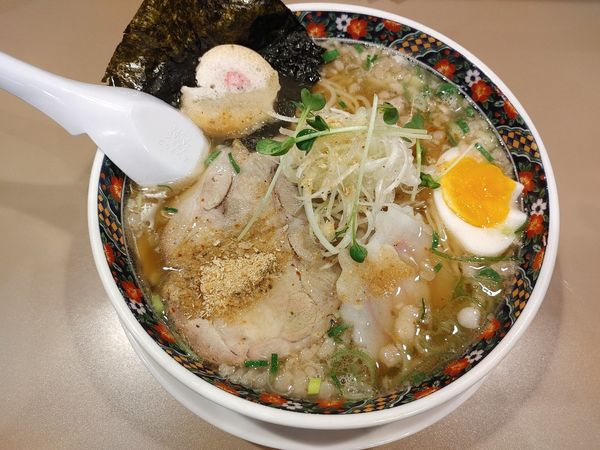 「ブリ醤油ラーメン920円」@麺厨房あじさい JR函館駅店の写真