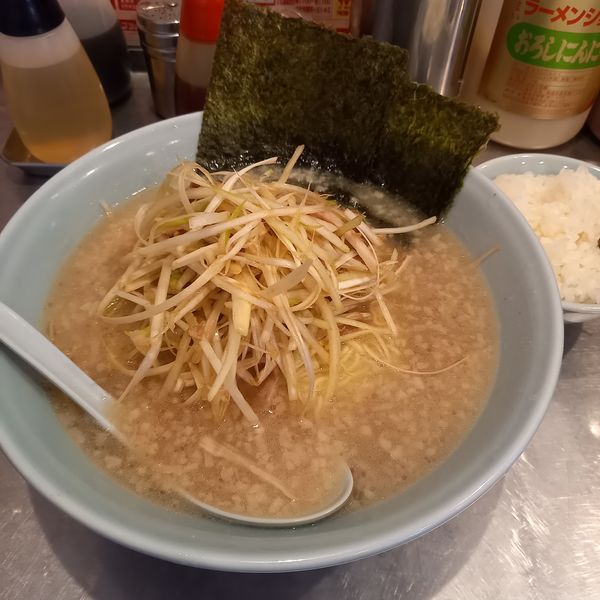 「ネギラーメン(中)￥840＋半ライス￥100」@ラーメンショップ 新守谷店の写真