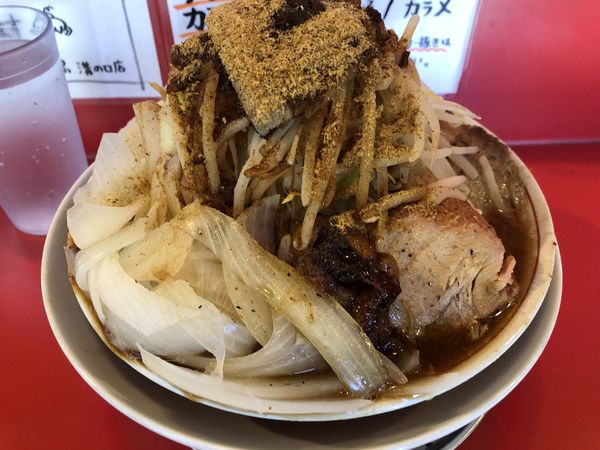「ラーメン玉ねぎ魚粉ヤサイ黒アブラ」@ラーメン豚島 溝の口店の写真