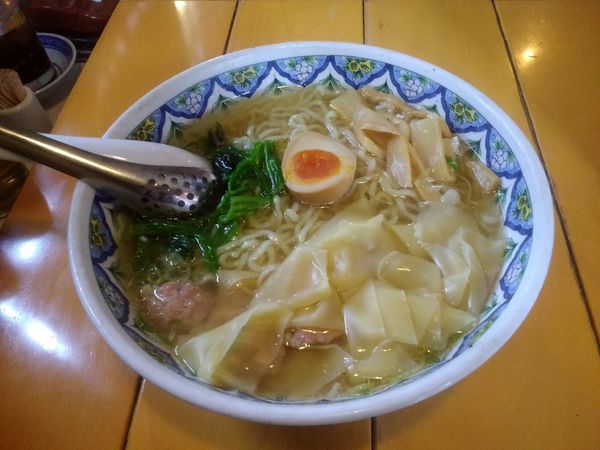 「塩ワンタン麺960円」@中国ラーメン 揚州商人 第二産業南中野店の写真