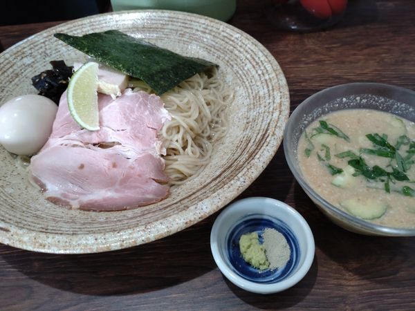 「大葉と胡麻味噌冷たれ昆布水つけ麺　味玉」@中華そば 燕屋商店の写真