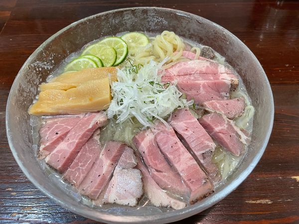 「【期間限定】冷製ハマグリと鯛そば、肉増し1400円」@つけめん・らーめん活龍 水戸米沢店の写真