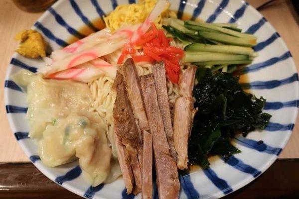 「冷やし中華　630円＋ワンタン　100円」@肉厚わんたん麺と手作り焼売 ら麺亭 浅草支店の写真