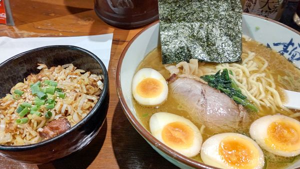 「味玉ラーメン+ネギチャーシュー丼」@横濱家 大和店の写真