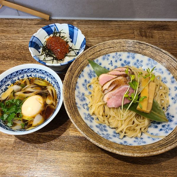 「鴨つけ麺 鴨増し味玉付き¥1330+イクラ丼¥400」@㐂りん食堂の写真
