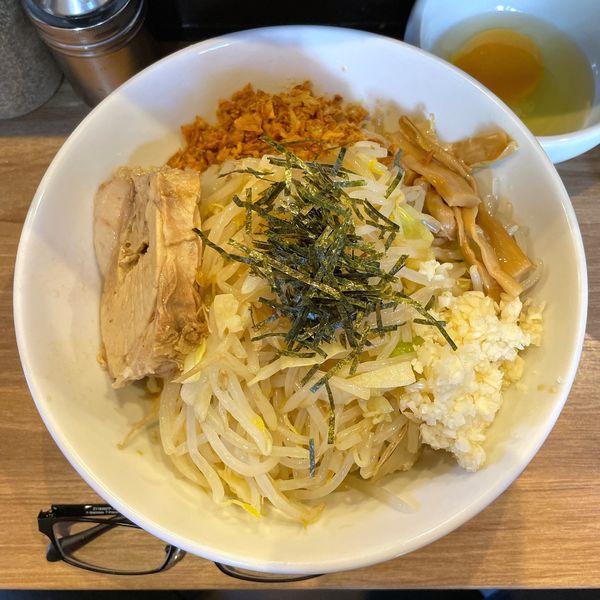 「冷やしまぜそば 生卵付き」@豚仙人 鶴見店の写真