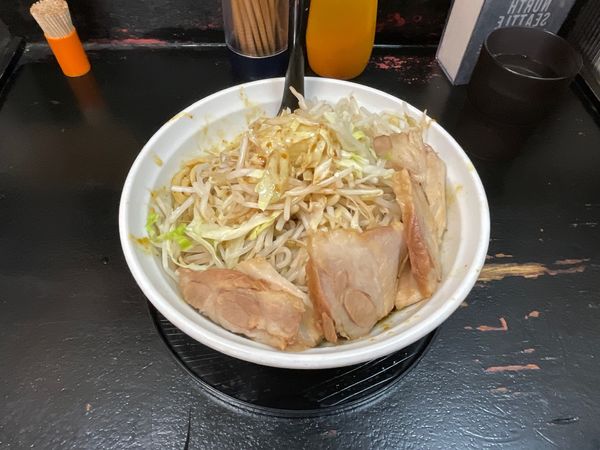 「カレー油そば(並)」@自家製太麺 ドカ盛 マッチョ 三ノ宮店の写真