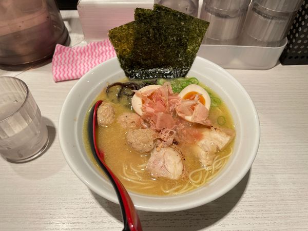 「特製 京鰹節鶏白湯そば(黒)」@濃厚京鶏白湯 めんや美鶴の写真