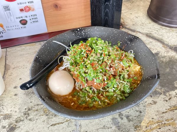 「肉たまチーらーめん」@みつか坊主 本店の写真