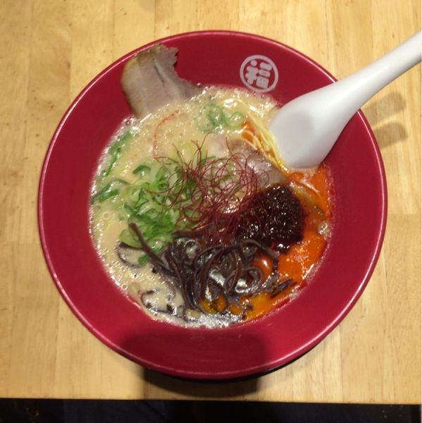 「赤辛らーめん」@豚骨らーめん 福の軒 秋葉原店の写真