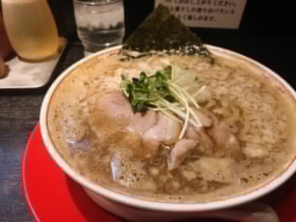 「煮干鬼脂 中華そば」@江戸前煮干中華そば きみはん 五反田店の写真