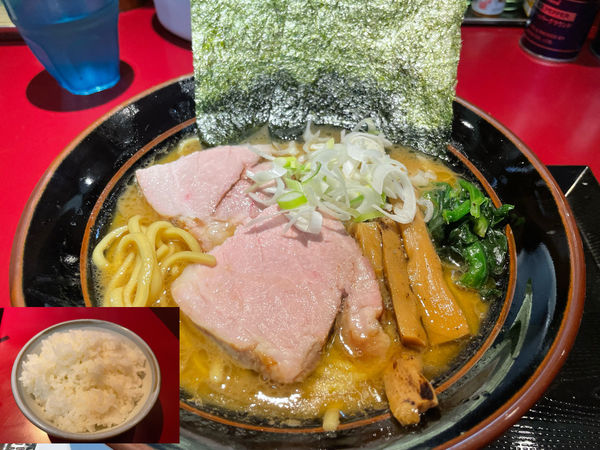 「豚骨醤油らぁ麺820円、小ライス100円」@らぁ麺処 蓮の華の写真