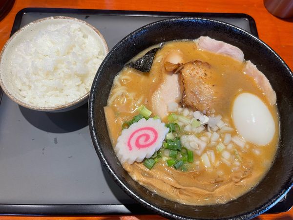 「特製濃厚中華そば大盛り＋ライス」@中華そば 輝羅の写真