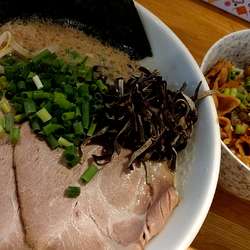 しおとんこつ（900円税込）