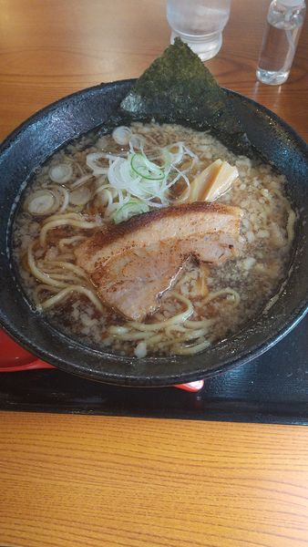 「１年１組（濃厚醤油らぁ麺）」@らぅ麺がら喰楽学校 東口駅前店の写真