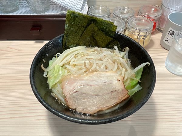 「とんこつ塩ラーメン(野菜トッピング)」@横浜家系ラーメン 梅田家の写真