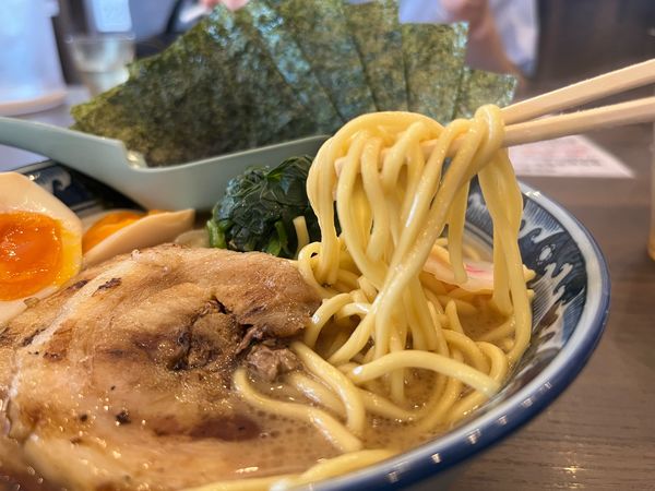 「特製濃厚豚骨ラーメン950円」@麺屋 武士道 八千代店の写真