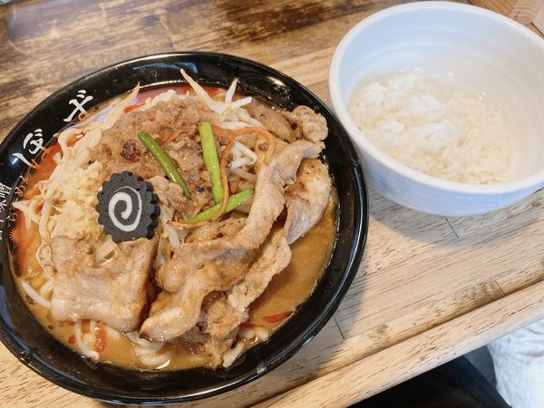 「らーめん 中(ショウガ、ミソアブラ) 900円」@旨辛味噌らーめん ぼんずの写真