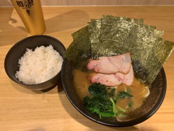 「豚骨醤油ラーメン＋半ライス＋のり」@麺家 燻の写真