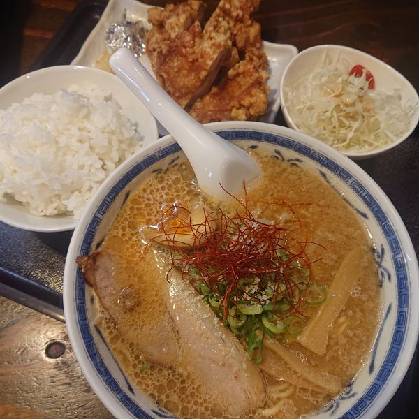 「新みそⅡ780円、唐揚げ2個セット400円」@おいしい野菜を使ったみそらあめんのお店 すみれ 二代目松阪店の写真