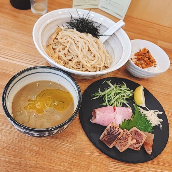 「【期間・数量限定】烏賊肝と煮干しのつけそば（飯割付き）」@中華そば きなりの写真