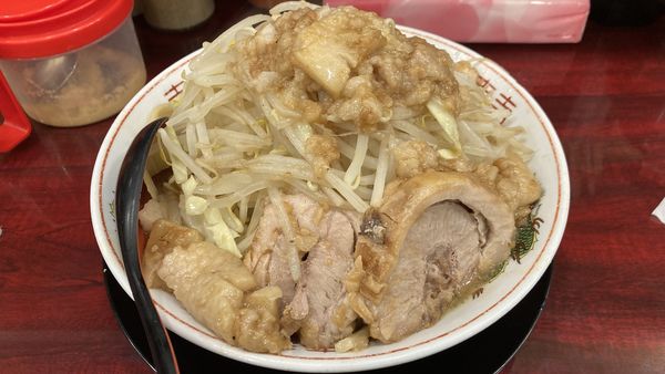 「ラーメン（全マシ）」@ぶっ豚 明大前店の写真