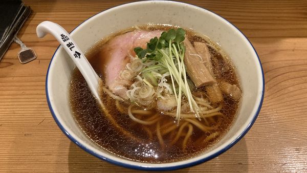 「ザ正油らーめん」@自家製麺 啜乱会の写真