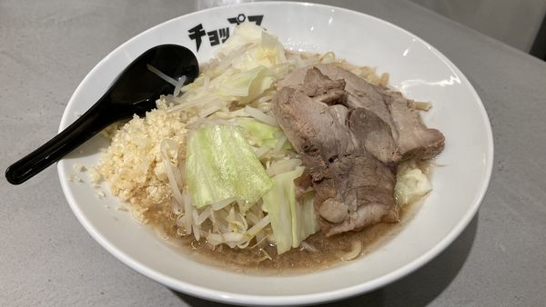 「日月限定 らーめん（大）」@まぜそば たまに らーめん チョップスの写真