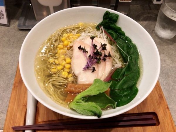 「空 旨味鶏塩そば」@ラーメンクワトロの写真