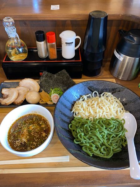 「冷やし二色つけ麺〜ニ頭波〜全部¥1,300円(7月限定)」@らぁめん 麺彩家の写真